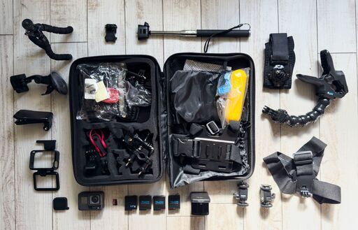 GoPro Hero 6 + 64GBカード + 予備バッテリー4個 + アクセサリー山盛りセット！