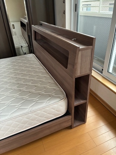 受取予定者決定済み、セミダブルベッド(マット付き)