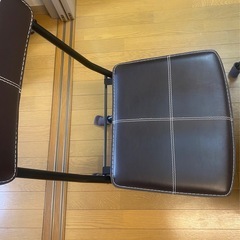 ダイニングテーブル　イス二脚セットの画像