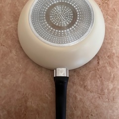 ティファール 炒め鍋 28cm 深型 中華鍋 IH ガス火対応 PFOAなどの有害物質不使用 こびりつきにくさ長持ち 「IHチタン･エクセレンス バニラベージュ ウォックパン」 ベージュ G18219の画像