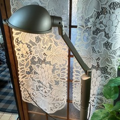 電気スタンド（高さ約125cm）の画像