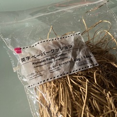 ダイソー　英字ペーパークッション　緩衝材の画像