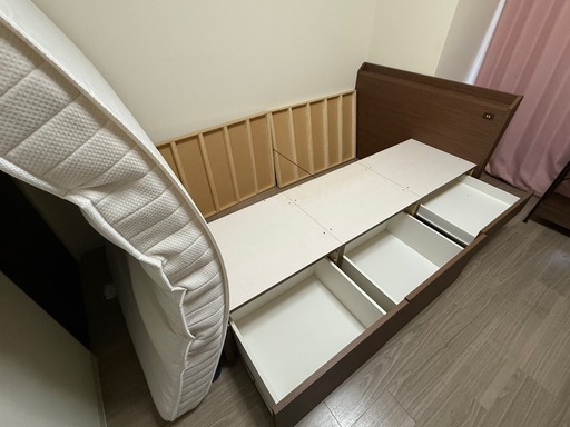 セミダブル　収納付きベッド