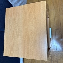 ナイトテーブルの画像