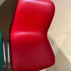 椅子　赤&緑の画像