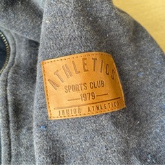 【サイズ130？】新品未使用！H&M    シンプルパーカーの画像