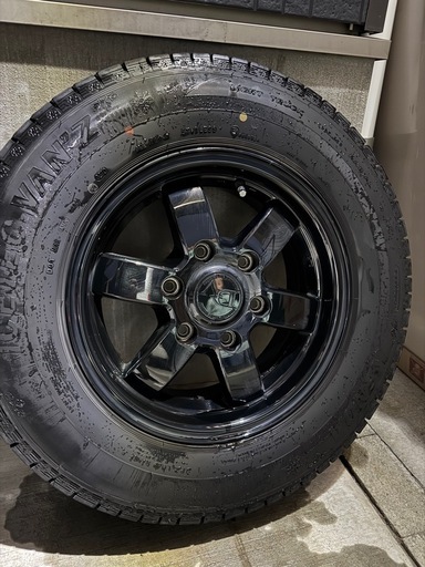  受け渡し者確定済　ハイエース　スタッドレスタイヤセット