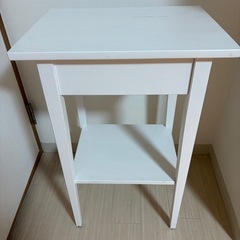 IKEA HEMNES サイドテーブルの画像