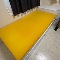 ベッドフレーム/マットレス2枚/マットレスカバー1枚/シーツ2枚　の画像