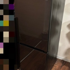 【値下げ】2020年製　Hisense ガラストップ冷蔵庫  ダークブラウンの画像