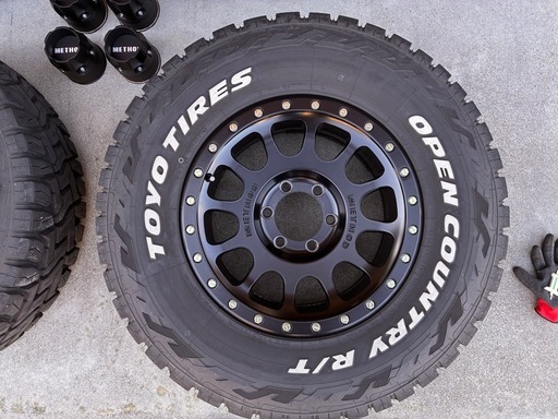 ★美品★メソッドレース　MR305 17×8.5 ±0 オープンカントリーR/T 285/70R17 ホワイトレター