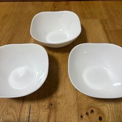白い小鉢３個の画像