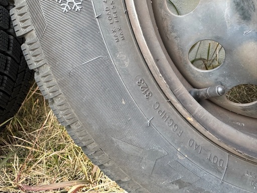 カングー Renault 175 65R14スタッドレスタイヤホイール付きセット