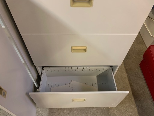 スチールキャビネットセット　書類収納棚 重ねても横並びでもレイアウト自在 1台あたりのサイズ80cm×40cm×高さ120cm