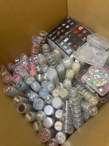 (送料込み)ネイルパーツ・大量お譲り