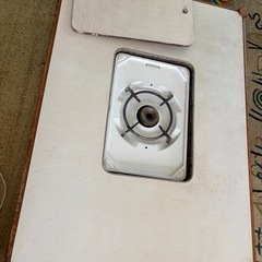 TOSHIBAガステーブル　真ん中にガス？コンロ付きで珍しいの画像