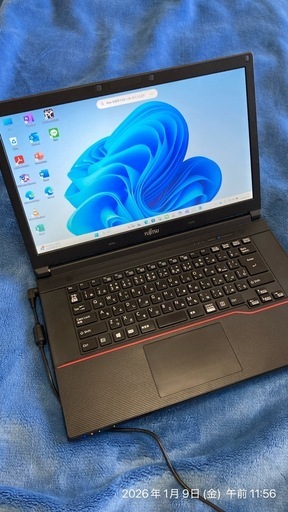 富士通ノートパソコン　15.6インチワイドスクリーン