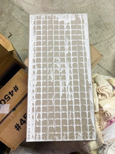 300×600 角粗め　タイル