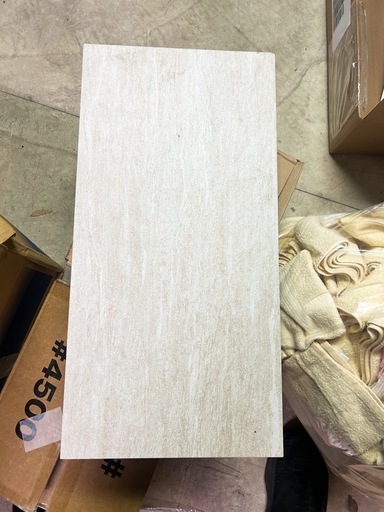 300×600 角粗め　タイル