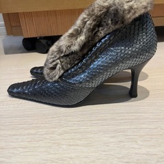 伊太利屋  ピンヒール 毛皮付き Mサイズの画像
