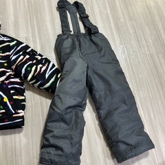 子供　スキーウェア　上下セットの画像