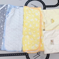 西松屋　布団セット8点　季節の式パット3点防水シーツ2枚の画像