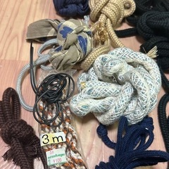 大量の紐の画像