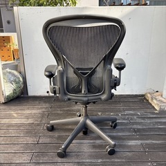 アーロンチェアの画像