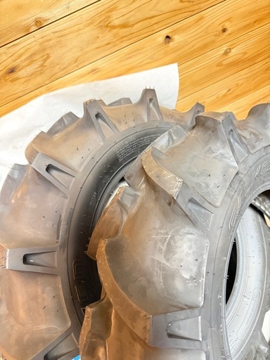 値下げしました トラクター前輪タイヤ 