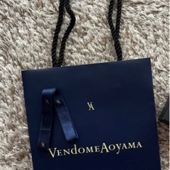 紙袋ショップバッグ2点おまとめ2点　ヴァンドームアオヤマクリスマス仕様リボン付の画像