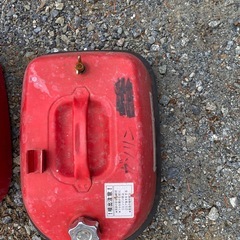 上から1番、2番、4番番は取引中　　　 ガソリン携行缶一個でもまとめてでもの画像