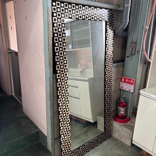 鏡　バリ　ミラー　スタンドミラー　大型　天然シェル使用　おしゃれ　家具　インテリア　姿見　店舗用　業務用　家庭用　黒　ブラック　金　ゴ