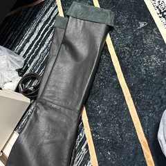 革ズボンの画像