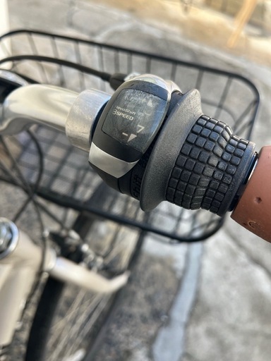 8段ギア‼️28インチクロスバイク街乗り通勤車通学車自転車?プロフ必読