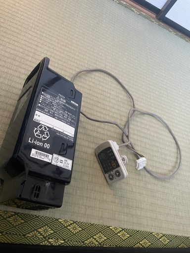 自動自転車のバッテリーとスイッチ