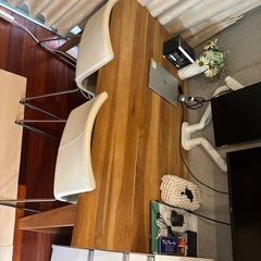 ダイニングテーブルの画像