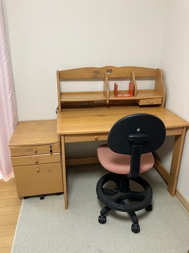 学習机と椅子 (チョコ) 下関のテーブル《学習机》の中古あげます・譲り