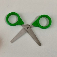 小さい子ども用はさみの画像