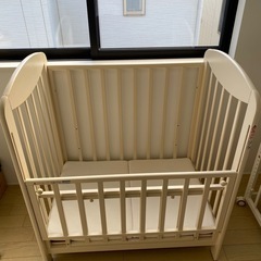 カトージ　ミニベビーベッドの画像