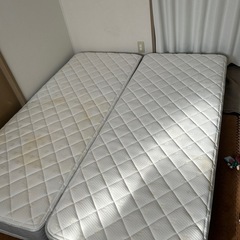 セミシングル　2つ　ポケットコイル　2つ合わせてクイーンサイズ　マットレスの画像