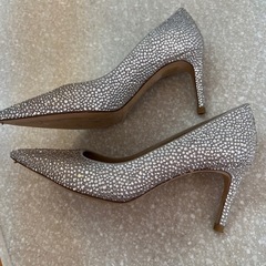 STUART WEITZMAN/スワロフスキーコラボパンプスの画像