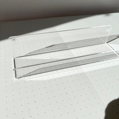 【無料】無印良品 アクリル 壁付け飾り棚の画像