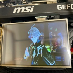 パソコン内部にディスプレイ搭載、おしゃれなゲーミングPCの画像