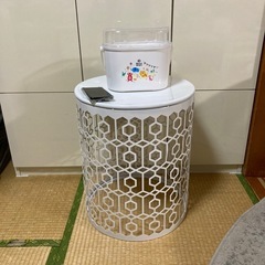 ベビーベッド＆哺乳瓶保存容器＆哺乳瓶ウォーマー＆スタイ（未使用多い
）の画像