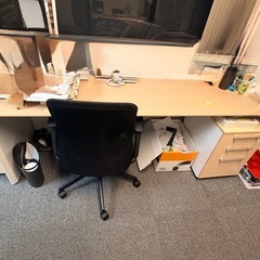 【美品】まとめて1000円 オフィス机、椅子、引き出し、棚等の画像