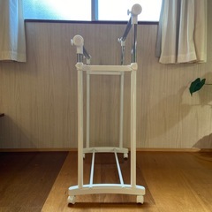 ハンガーラック譲ります。白×シルバーの画像