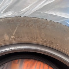 ブリヂストン スタッドレスタイヤBLIZZAK DM-V3 225/65R17の画像