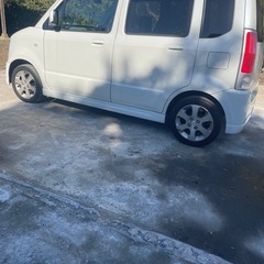 自動車基本情報 メーカー名 スズキ	車種名 ワゴンRリミテッド グレード名	-	排気量	660 cc 年式	平成19年 (2007年) 12月	輸入車モデル年式	- 走行距離	71000 km	走行距離の状態	実走行 色	シロ系	色の名称	パールホワイト 車検有効期限	1年付き	ミッション	オートマチック(AT) ボディタイプ 軽自動車	型式	DBAーMH21S 2年間車検空いてますの画像