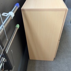 引き出し式収納棚
の画像