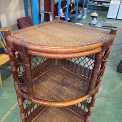 ラタン　コーナーラック　籐　扇型　昭和レトロ　天然素材　茶色　ダークブラウン　収納棚　の画像